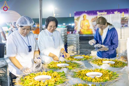 ภาพ No.297832:วันที่ 19 มกราคม พ.ศ. 2569 พิธีถวายภัตตาหารเป็นสังฆทาน แด่พระธรรมยาตรา ณ อนุสรณ์สถานบางปลา วัดบางปลา อำเภอบางเลน จังหวัดนครปฐม ในโครงการธรรมยาตรา กตัญญูบูชา มหาปูชนียาจารย์ พระมงคลเทพมุนี(สด จนฺทสโร) พระผู้ปราบมาร อนุสรณ์สถาน 7 แห่ง ปีที่ 14