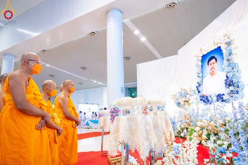 ภาพ No.91038:พิธีบำเพ็ญกุศลสวดพระอภิธรรม  อุบาสกถาวร พรหมถาวร (อุบาสกผู้ปั้นพระ) คืนที่ 6 วันพฤหัสบดีที่ 19 ตุลาคม พ.ศ. 2566 ณ ห้องแก้วสารพัดนึก 1 สภาธรรมกายสากล วัดพระธรรมกาย จ.ปทุมธานี