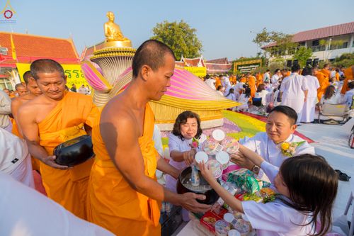 ภาพ No.294496:วันที่ 14 มกราคม พ.ศ. 2569 พิธีตักบาตรพระธรรมยาตรา ณ วัดสองพี่น้อง ต.ต้นตาล อ.สองพี่น้อง จ.สุพรรณบุรี ในโครงการธรรมยาตรา กตัญญูบูชา มหาปูชนียาจารย์ พระมงคลเทพมุนี(สด จนฺทสโร) พระผู้ปราบมาร อนุสรณ์สถาน 7 แห่ง ปีที่ 14