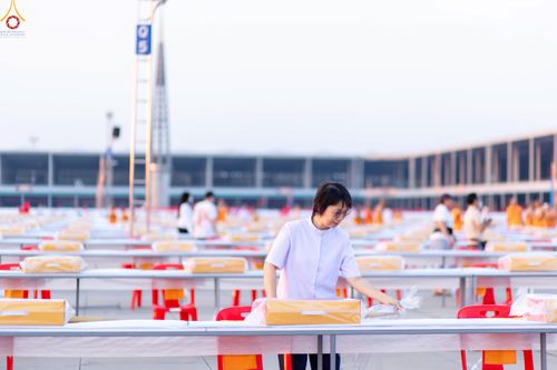 ภาพ No.322744:วันที่ 15-18 เมษายน พ.ศ.2569 การเเตรียมโต๊ะฉัน , เตรียมจุดพักค้าง , เรียงเก้าอี้ , เรียงกล่องไทยธรรม  เพื่องานถวายมหาสังฆทาน 40,000 กว่าวัดทั่วประเทศ วันคุ้มครองโลก 22 เมษายน พ.ศ.2569 วัดพระธรรมกาย