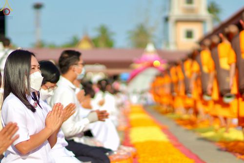 ภาพ No.72280:พิธีต้อนรับพระธรรมยาตรา ในโครงการธรรมยาตรากตัญญูบูชา มหาปูชนียาจารย์ พระมงคลเทพมุนี(สด จนฺทสโร) พระผู้ปราบมาร อนุสรณ์สถาน 7 แห่ง ปีที่ 11 วันที่ 18 มกราคม พ.ศ. 2566 ณ อนุสรณ์สถานลำดับที่ 4 สถานที่เกิดด้วยกายธรรม วัดโบสถ์ (บน) บางคูเวียง อ.บางกรวย จ.นนทบุ