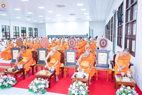 ภาพ No.342994:วันอาทิตย์ที่ 9 สิงหาคม พ.ศ.2569 พิธีมอบพัด ตั้งฐานานุกรม พระราชภาวนาวชิรวิเทศ วิ. ณ ห้องอาคารปลูกศรัทธา 2 วัดพระธรรมกาย