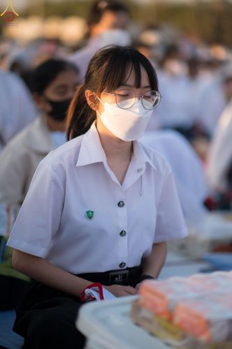 ภาพ No.74753:พิธีตักบาตรพระธรรมยาตราฯ ในโครงการธรรมยาตรากตัญญูบูชา มหาปูชนียาจารย์ พระมงคลเทพมุนี(สด จนฺทสโร) พระผู้ปราบมาร ปีที่ 11 ณ อนุสรณ์สถานลำดับที่ 5 สถานที่เผยแผ่วิชชาธรรมกายครั้งแรก อนุสรณ์สถานบางปลา วัดบางปลา อ.บางเลน จ.นครปฐม วันที่ 29 มกราคม พ.ศ. 2566