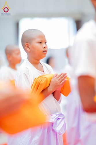 ภาพ No.318686:วันที่ 29 มีนาคม พ.ศ. 2569 พิธีเวียนประทักษิณ มอบผ้าไตร บรรพชาสามเณร  ณ ศูนย์อบรมเยาวชนกาญบุรี