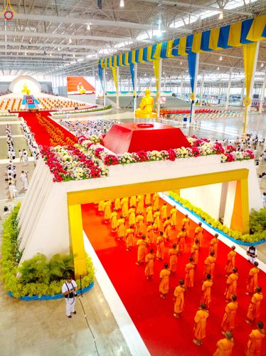 ภาพ No.338967:วันอาทิตย์ที่ 12 กรกฎาคม พ.ศ.2569 พิธีมุทิตาผู้สอบได้เปรียญธรรม ประโยค 1-2 ถึง ป.ธ.9 และ บ.ศ.1-2 ถึง บ.ศ.6 สำนักศาสนศึกษาวัดพระธรรมกาย ประจำปี 2569, พิธีมอบตราตั้งแต่งตั้งอาจารย์ใหญ่ สำนักศาสนศึกษาวัดพระธรรมกาย