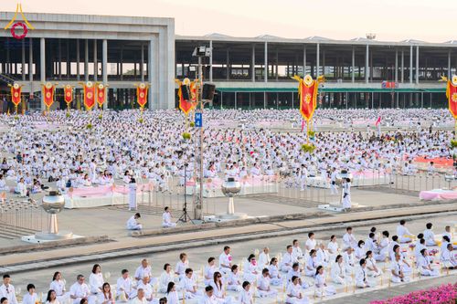 ภาพ No.312060:วันอังคารที่ 3 มีนาคม พ.ศ.2569 พิธีเวียนประทักษิณและจุดมาฆประทีป ณ ลานธรรมพระมหาธรรมกายเจดีย์ วัดพระธรรมกาย