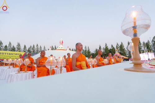 ภาพ No.192753:พิธีจุดประทีปถวายเป็นพุทธบูชา และบูชาธรรมมหาปูชนียาจารย์ ณ อนุสรณ์สถานคลองบางนางแท่น อ.สามพราน จ.นครปฐม ในโครงการธรรมยาตรา กตัญญูบูชา มหาปูชนียาจารย์ พระมงคลเทพมุนี(สด จนฺทสโร) พระผู้ปราบมาร อนุสรณ์สถาน 7 แห่ง ปีที่ 13 วันที่ 10 มกราคม พ.ศ. 2568