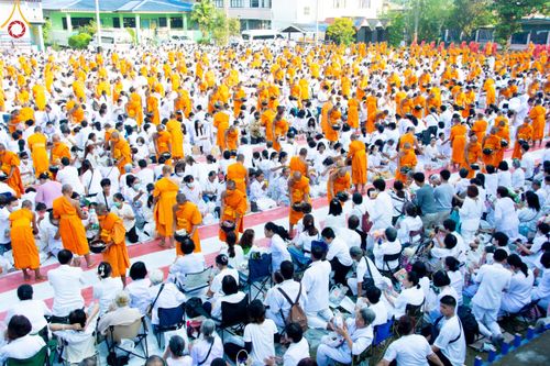 ภาพ No.116157:พิธีตักบาตรพระธรรมยาตรา ณ อนุสรณ์สถานลำดับที่ 4 สถานที่เกิดด้วยกายธรรม วัดโบสถ์(บน) จ.นนทบุรี วันที่ 21 มกราคม พ.ศ. 2567