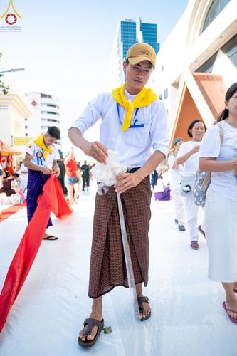 ภาพ No.151748:V.55 ทีมใหญ่ที่หาดใหญ่ เจ้าหน้าที่ทุกสถานะ หลายสัญชาติ ร่วมกันจัดงานตักบาตรที่หาดใหญ่ วันที่ 10-11 สิงหาคม พ.ศ. 2567