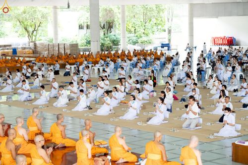 ภาพ No.229795:วันที่ 25 มิถุนายน พ.ศ. 2568 (แรม 15 ค่ำ เดือน 7) พิธีบุพเปตพลี ครั้งที่ 166 ร่วมอุทิศบุญแด่หมู่ญาติที่ล่วงลับไปแล้ว และสืบทอดอายุพระพุทธศาสนา ณ หอฉันคุณยายอาจารย์ฯ วัดพระธรรมกาย