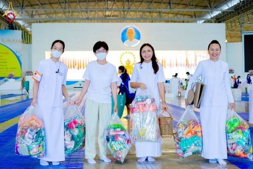 ภาพ No.223458:วันวิสาขบูชา วันอาทิตย์ที่ 11 พฤษภาคม พ.ศ. 2568 พิธีตักบาตร และปฎิบัติธรรม ณ สภาธรรมกายสากล วัดพระธรรมกาย