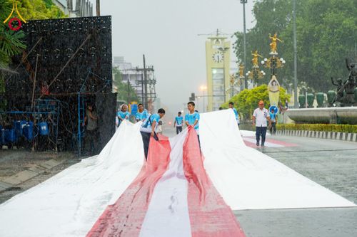 ภาพ No.226195:วันอาทิตย์ที่ 25 พฤษภาคม พ.ศ. 2568 พิธีตักบาตรพระ 1,000 รูปเมืองตรัง ครบรอบ 110 ปี เมืองทับเที่ยง ถวายเป็นพุทธบูชา ถวายเป็นพระราชกุศลแด่รัชกาลที่ 10 และอุทิศส่วนกุศลแด่อดีตเจ้าเมืองตรัง และบรรพบุรุษ ณ บริเวณหน้าศาลากลางจังหวัดตรัง ถนนพระราม 6