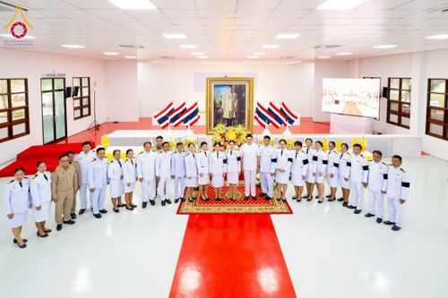 ภาพ No.276131:วันที่ 5 ธันวาคม พ.ศ. 2568 พสกนิกรอำเภอคลองหลวง พร้อมใจบำเพ็ญกุศลอุทิศถวาย “ในหลวงรัชกาลที่ 9” น้อมรำลึกในพระมหากรุณาธิคุณ เนื่องในวันคล้ายวันพระบรมราชสมภพ วันชาติ และวันพ่อแห่งชาติ ณ อาคารปลูกศรัทธา 2 วัดพระธรรมกาย อำเภอคลองหลวง จังหวัดปทุมธานี