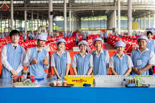 ภาพ No.58936:V.40 ภัตตาหารพระหมื่นวัด เราจัดให้ การปฏิบัติงานของเจ้าหน้าที่และอาสาสมัคร เพื่อรับบุญในการถวายภัตตาหาร แด่คณะสงฆ์ 10,000 กว่าวัดทั่วประเทศ ที่มาร่วมงานวันคุ้มครองโลก จันทร์ที่ 22 เมษายน พ.ศ. 2567 ณ วัดพระธรรมกาย