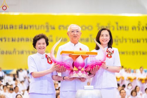 ภาพ No.160240:พิธีทอดผ้าป่าสมทบกฐินวัดพระธรรมกาย และสมทบกฐิน 30,000 วัดทั่วไทย ครั้งที่ 3 ณ สภาธรรมกายสากล วัดพระธรรมกาย วันพฤหัสบดีที่ 10 ตุลาคม พ.ศ. 2567