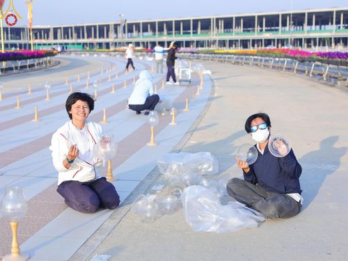 ภาพ No.208199:V.55 สารพัดV สารพัดดี ที่วัดพระธรรมกาย ในโครงการธรรมยาตรา กตัญญูบูชา มหาปูชนียาจารย์ พระมงคลเทพมุนี (สด จนฺทสโร) พระผู้ปราบมาร อนุสรณ์สถาน 7 แห่ง ปีที่ 13 ระหว่างวันที่ 2-31 มกราคม พ.ศ. 2568