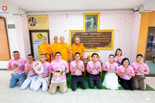 ภาพ No.150918:พิธีเจริญพระพุทธมนต์ และทำบุญตักบาตรแด่คณะสงฆ์ จำนวน 121 รูป เนื่องในโอกาสฉลองครบรอบ 120 ปี อำเภอคลองหลวง จังหวัดปทุมธานี เพื่อถวายเป็นพุทธบูชา ช่วยเหลือผู้ประสบความเดือดร้อนจากอุทกภัย และคณะสงฆ์ 323 วัด 4 จังหวัดชายแดนภาคใต้ วันเสาร์ที่ 31 สิงหาคม พ.ศ. 