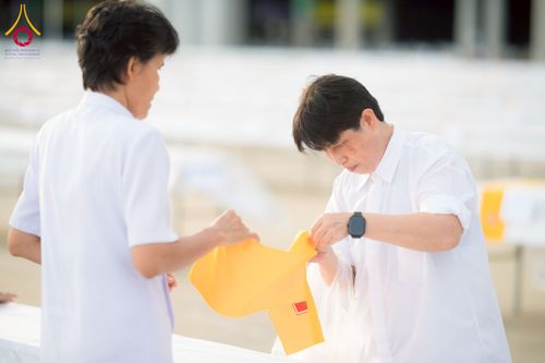 ภาพ No.217853:วันที่ 10-14 เมษายน พ.ศ. 2568 เจ้าหน้าที่อาสาสมัคร เตรียมงานวันคุ้มครองโลก ชุดที่ 2 วัดพระธรรมกาย จ.ปทุมธานี