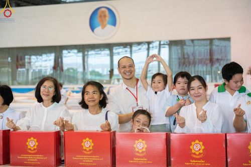 ภาพ No.212142:วันจันทร์ที่ 17 มีนาคม พ.ศ. 2568 บุญบรรจุกล่องไทยธรรม เพื่อถวายแด่พระสังฆาธิการ 40,000 กว่าวัดทั่วไทย ในวันคุ้มครองโลก 22 เมษายน พ.ศ. 2568 ณ บ้านแก้วเรือนทองคุณยายฯ วัดพระธรรมกาย