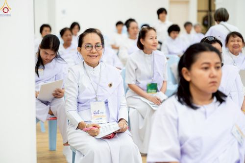 ภาพ No.242839:วันที่ 29-31 สิงหาคม พ.ศ. 2568 องค์กรภาคีเครือข่าย “บวร” (บ้าน-วัด-โรงเรียน-ราชการ) อ.คลองหลวง จัดบวชอุบาสิกาแก้ว ถวายพระราชกุศลแด่สมเด็จพระพันปีหลวง - กตัญญูบูชาแด่ผู้มีพระคุณ