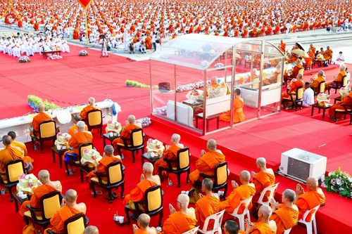 ภาพ No.221677:วันอังคารที่ 22 เมษายน พ.ศ. 2568 ภาพพิธีถวายมหาสังฆทานคณะสงฆ์ 40,000 กว่าวัดทั่วประเทศ เนื่องในวันคุ้มครองโลก ชุดที่ 2 (ปลื้มให้สมการรอคอย) ณ ลานธรรมพระมหาธรรมกายเจดีย์ วัดพระธรรมกาย