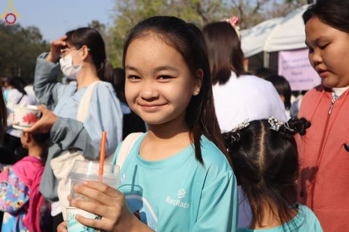 ภาพ No.193982:วัดพระธรรมกาย จัดงานวันเด็กแห่งชาติ ประจำปี พ.ศ.2568 ออกร้านอาหาร 200 ร้าน มอบของขวัญหลายหมื่นชิ้น วันที่ 12 มกราคม พ.ศ. 2568 วัดพระธรรมกาย อ.คลองหลวง จ.ปทุมธานี