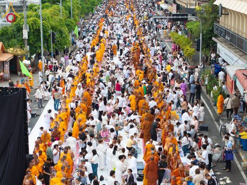 ภาพ No.210394:วันอาทิตย์ที่ 9 มีนาคม พ.ศ. 2568 พ่อเมืองโคราชจัดตักบาตรพระหมื่น ทำบุญเมือง 557 ปี