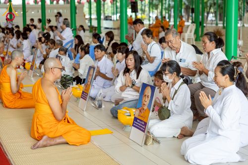 ภาพ No.256302:วันที่ 4 ตุลาคม พ.ศ. 2568 พิธีบรรพชาอุปสมบท  โครงการอุปสมบทหมู่บูชาธรรม 141 ปี  พระมงคลเทพมุนี (สด จนฺทสโร) ณ โบสถ์พระไตรปิฏก วัดพระธรรมกาย จ.ปทุมธานี