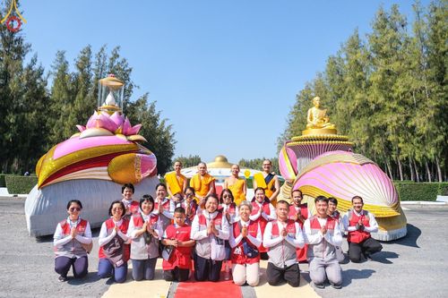 ภาพ No.191520:V.49 สารพัดV สารพัดดี ที่ธรรมยาตรา ในโครงการธรรมยาตรา กตัญญูบูชา มหาปูชนียาจารย์ พระมงคลเทพมุนี(สด จนฺทสโร) พระผู้ปราบมาร อนุสรณ์สถาน 7 แห่ง ปีที่ 13 ระหว่างวันที่ 2-31 มกราคม พ.ศ. 2568