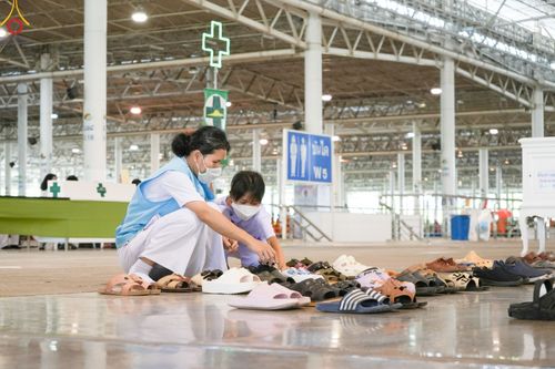 ภาพ No.86956:พิธีตักบาตร , พิธีบูชาข้าวพระ , พิธีจุดเทียนใจ ไฟนิรันดร์ อนันตชัย ในวันอาทิตย์ต้นเดือน 3 กันยายน พ.ศ. 2566 ณ วัดพระธรรมกาย