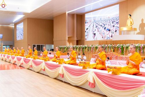 ภาพ No.246034:วันเสาร์ที่ 13 กันยายน พ.ศ. 2568 พิธีมอบผ้าไตรประธานกฐินสัมฤทธิ์เด็กดี V-Star ณ สภาธรรมกายสากล วัดพระธรรมกาย