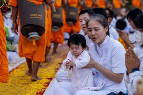 ภาพ No.107978:พิธีต้อนรับพระธรรมยาตรา ในโครงการธรรมยาตรากตัญญูบูชา มหาปูชนียาจารย์ พระมงคลเทพมุนี(สด จนฺทสโร) พระผู้ปราบมาร อนุสรณ์สถาน 7 แห่ง ปีที่ 12 วันที่ 7 มกราคม พ.ศ. 2567 ณ อนุสรณ์สถานคลองบางนางแท่น  อ.สามพราน จ.นครปฐม