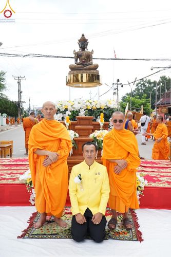 ภาพ No.146358:ตักบาตรพระ 1,384 รูป ทำบุญเมืองฝางครบรอบ 1,383 ปี ถวายเป็นพระราชกุศลแด่พระบาทสมเด็จพระเจ้าอยู่หัว เนื่องในโอกาสพระราชพิธีมหามงคล เฉลิมพระชนมพรรษา 6 รอบ 72 พรรษา วันเสาร์ที่ 27 กรกฎาคม พ.ศ.2567  ณ ถนนหน้าที่ว่าการอำเภอฝาง จ.เชียงใหม่