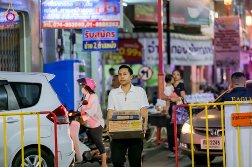 ภาพ No.313827:วันอาทิตย์ที่ 14 มีนาคม พ.ศ. 2569 ทำบุญเมืองหาดใหญ่ตักบาตรพระ 1,109 รูป เติมบุญใหญ่ หลังวิกฤตมหาอุทกภัย ณ ซุ้มประตูไชน่าทาวน์ ถนนศุภสารรังสรรค์ อ.หาดใหญ่ จ.สงขลา