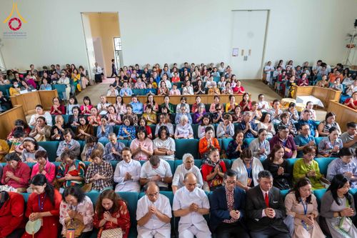 ภาพ No.312964:วันที่ 1 มีนาคม พ.ศ.2569 พิธีบูชาข้าวพระและพิธีสักการะองค์พระธรรมกาย   ณ วัดพระธรรมกายเมลเบิร์น ประเทศออสเตรเลีย