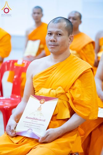 ภาพ No.285079:วันอาทิตย์ที่ 14 ธันวาคม พ.ศ.2568  พิธีปฏิบัติธรรม พิธีถวายภัตตาหารเป็นสังฆทาน พิธีมอบต้นสมบัติจักรพรรดิ ถวายแด่เจ้าอาวาสและประธานสงฆ์ 236 ศูนย์ส่งเสริมศีลธรรมทั่วโลก ณ สภาธรรมกายสากล วัดพระธรรมกาย