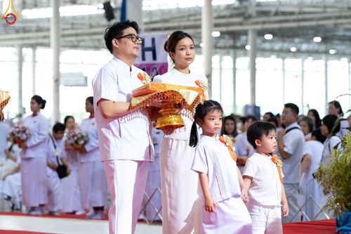 ภาพ No.167726:พิธีทอดกฐิน และ พิธีกรานกฐิน ในวันอาทิตย์ที่ 3 พฤศจิกายน พ.ศ. 2567 ณ วัดพระธรรมกาย จ.ปทุมธานี