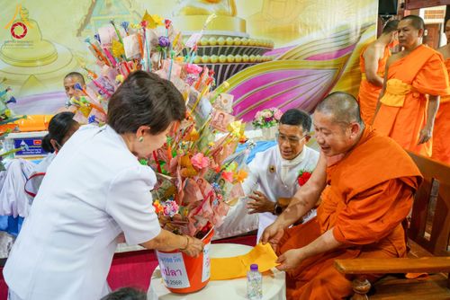 ภาพ No.202243:พิธีเจริญพระพุทธมนต์ ปฏิบัติธรรม มอบทุนการศึกษา ถวายสังฆทาน 108 วัด เพื่อถวายเป็นพุทธบูชา และขับเคลื่อนโครงการหมู่บ้านรักษาศีล 5 โดยคณะสงฆ์จังหวัดนครปฐม คณะศิษยานุศิษย์วัดพระธรรมกาย โครงการธรรมยาตรา ปีที่ 13 ณ วัดบางปลา อำเภอบางเลน จังหวัดนครปฐม