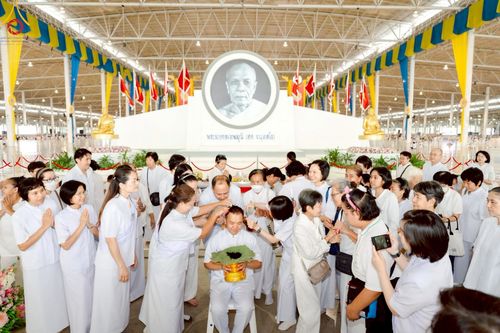 ภาพ No.223173:วันที่ 2 -10 พฤษภาคม พ.ศ. 2568 พิธีตัดปอยผม ปลงผม พิธีขอขมาลาอุปสมบทอุทิศชีวิต ของอุบาสก พิสิทธิ์ หมื่นแกล้ว  ณ วัดพระธรรมกาย