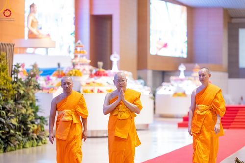 ภาพ No.188040:พิธีบูชาข้าวพระ วันขึ้นปีใหม่ 2568 ณ วัดพระธรรมกาย จ.ปทุมธานี วันที่ 1 มกราคม พ.ศ. 2568