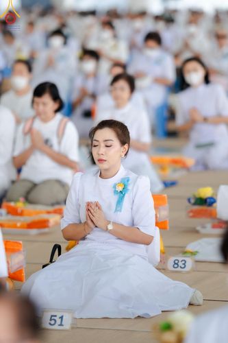 ภาพ No.205706:พิธีสวดพระพุทธมนต์ และถวายภัตตาหารเมนูสวรรค์แด่พระภิกษุ สามเณร วันจันทร์ที่ 3 กุมภาพันธ์ พ.ศ. 2568 ณ หอฉันคุณยายอาจารย์ฯ วัดพระธรรมกาย