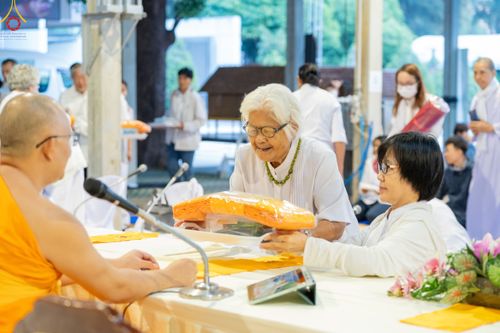 ภาพ No.189438:พิธีถวายภัตตาหารเป็นสังฆทาน แด่พระธรรมยาตรา ในโครงการธรรมยาตรา กตัญญูบูชา มหาปูชนียาจารย์ พระมงคลเทพมุนี(สด จนฺทสโร) พระผู้ปราบมาร อนุสรณ์สถาน 7 แห่ง ปีที่ 13 ณ อนุสรณ์สถานมหาวิหารพระมงคลเทพมุนี (โลตัสแลนด์) อ.สองพี่น้อง จ.สุพรรณบุรี วันที่ 5 มกราคม 2568