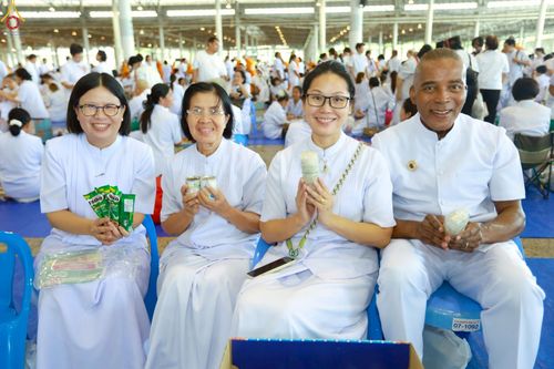 ภาพ No.263908:วันอาทิตย์ที่ 2 พฤศจิกายน พ.ศ. 2568 พิธีตักบาตรอาทิตย์ต้นเดือน ณ บ้านแก้วเรือนทองคุณยายฯ วัดพระธรรมกาย