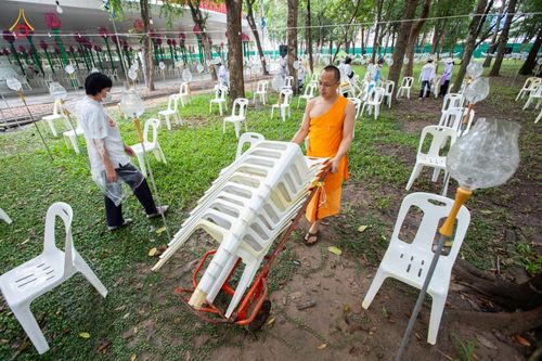 ภาพ No.88716:คณะสงฆ์ เจ้าหน้าที่ และสาธุชน ทุ่มเทแรงกายแรงใจเตรียมงาน เพื่องานวันครูผู้ค้นพบวิชชาธรรมกาย ตั้งแต่วันที่ 20 กันยายน พ.ศ. 2566