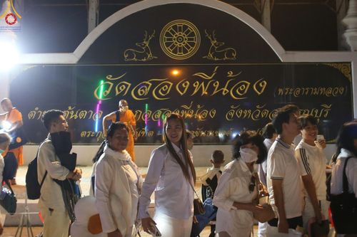 ภาพ No.194851:พิธีจุดประทีปถวายเป็นพุทธบูชา และบูชาธรรมมหาปูชนียาจารย์ ณ วัดสองพี่น้อง ต.ต้นตาล อ.สองพี่น้อง จ.สุพรรณบุรี ในโครงการธรรมยาตรา กตัญญูบูชา มหาปูชนียาจารย์ พระมงคลเทพมุนี(สด จนฺทสโร) พระผู้ปราบมาร อนุสรณ์สถาน 7 แห่ง ปีที่ 13 วันที่ 14 มกราคม พ.ศ. 2568