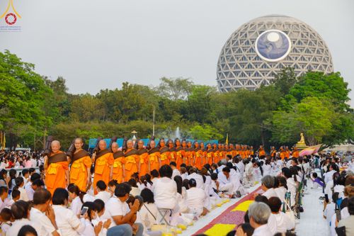 ภาพ No.120337:พิธีต้อนรับพระธรรมยาตรา ในโครงการธรรมยาตรา กตัญญูบูชา มหาปูชนียาจารย์ พระมงคลเทพมุนี(สด จนฺทสโร) พระผู้ปราบมาร อนุสรณ์สถาน 7 แห่ง ปีที่ 12 วันที่ 28 มกราคม พ.ศ. 2567 ณ วัดพระธรรมกาย จ.ปทุมธานี (ชุดที่ 2)