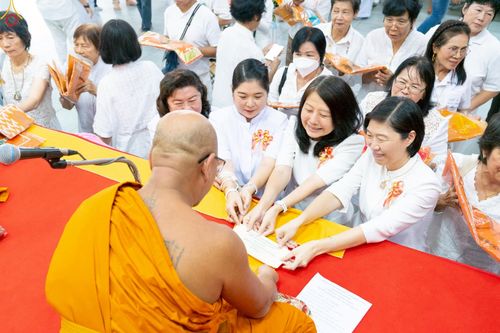 ภาพ No.286083:วันที่ 11 ตุลาคม พ.ศ. 2568 พิธีทอดกฐินสามัคคีทั่วไทย 30,000 วัด โดยคณะศิษยานุศิษย์ บูชาธรรม 81 ปี หลวงพ่อธัมมชโย ณ วัดโบสถ์บน ต.บางคูเวียง อ.บางกรวย จ.นนทบุรี