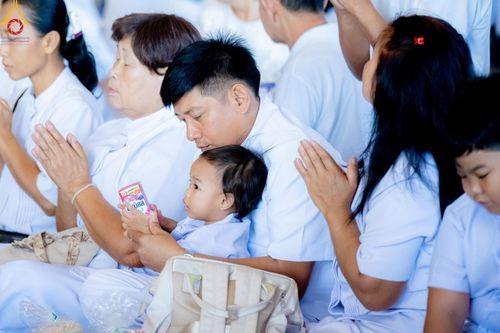 ภาพ No.151023:พิธีตักบาตร ในวันอาทิตย์ต้นเดือน วันที่ 1 กันยายน พ.ศ. 2567 ณ สภาธรรมกายสากล วัดพระธรรมกาย