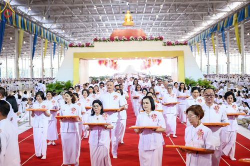 ภาพ No.177993:พิธีทอดผ้าป่าต้นสมบัติจักรพรรดิ ในวันอาทิตย์ที่ 1 ธันวาคม พ.ศ. 2567 ณ สภาธรรมกายสากล วัดพระธรรมกาย