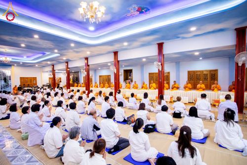 ภาพ No.195903:พิธีถวายภัตตาหารเป็นสังฆทาน แด่พระธรรมยาตรา ณ วัดโบสถ์(บน) ตำบลบางคูเวียง อำเภอบางกรวย จังหวัดนนทบุรี ในโครงการธรรมยาตรา กตัญญูบูชา มหาปูชนียาจารย์ พระมงคลเทพมุนี(สด จนฺทสโร) พระผู้ปราบมาร อนุสรณ์สถาน 7 แห่ง ปีที่ 13 วันที่ 16 มกราคม พ.ศ. 2568